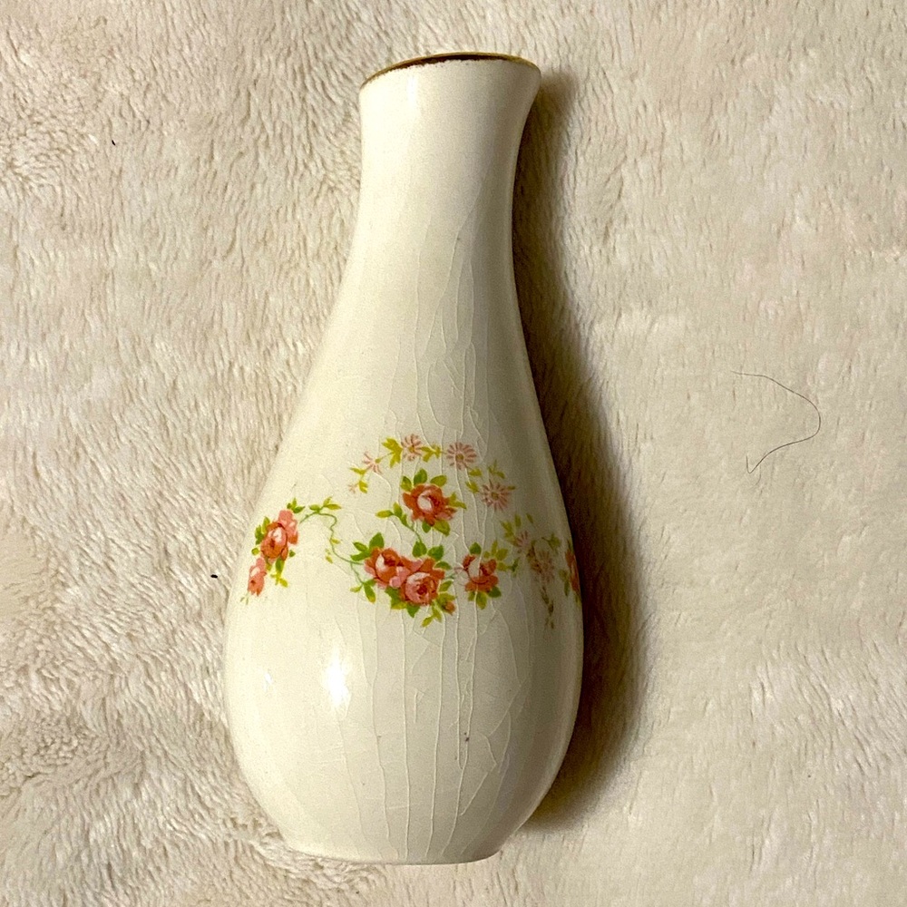 Pope Gosser Pepper Shaker (only-no salt shaker) in the Florence Pattern.